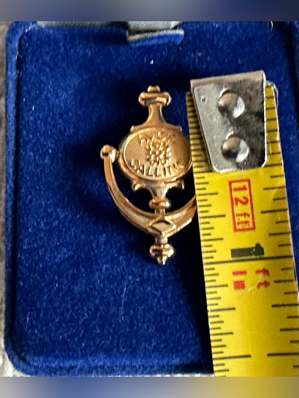 vintage gold-tone Avon Calling door knocker lapel pin, likely awarded to sales r - Picture 9 of 12